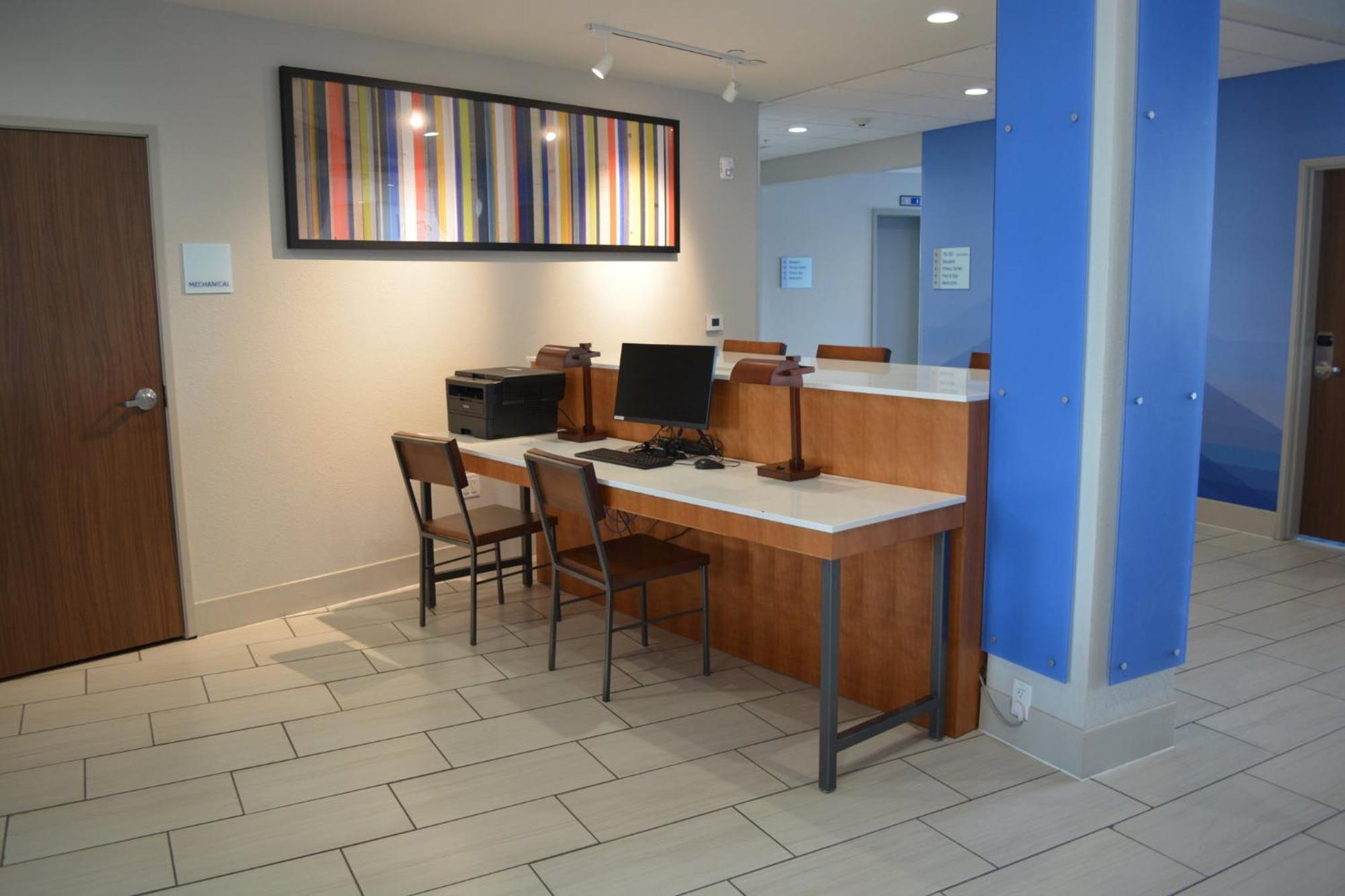 Holiday Inn Express & Suites Liberal Esterno foto