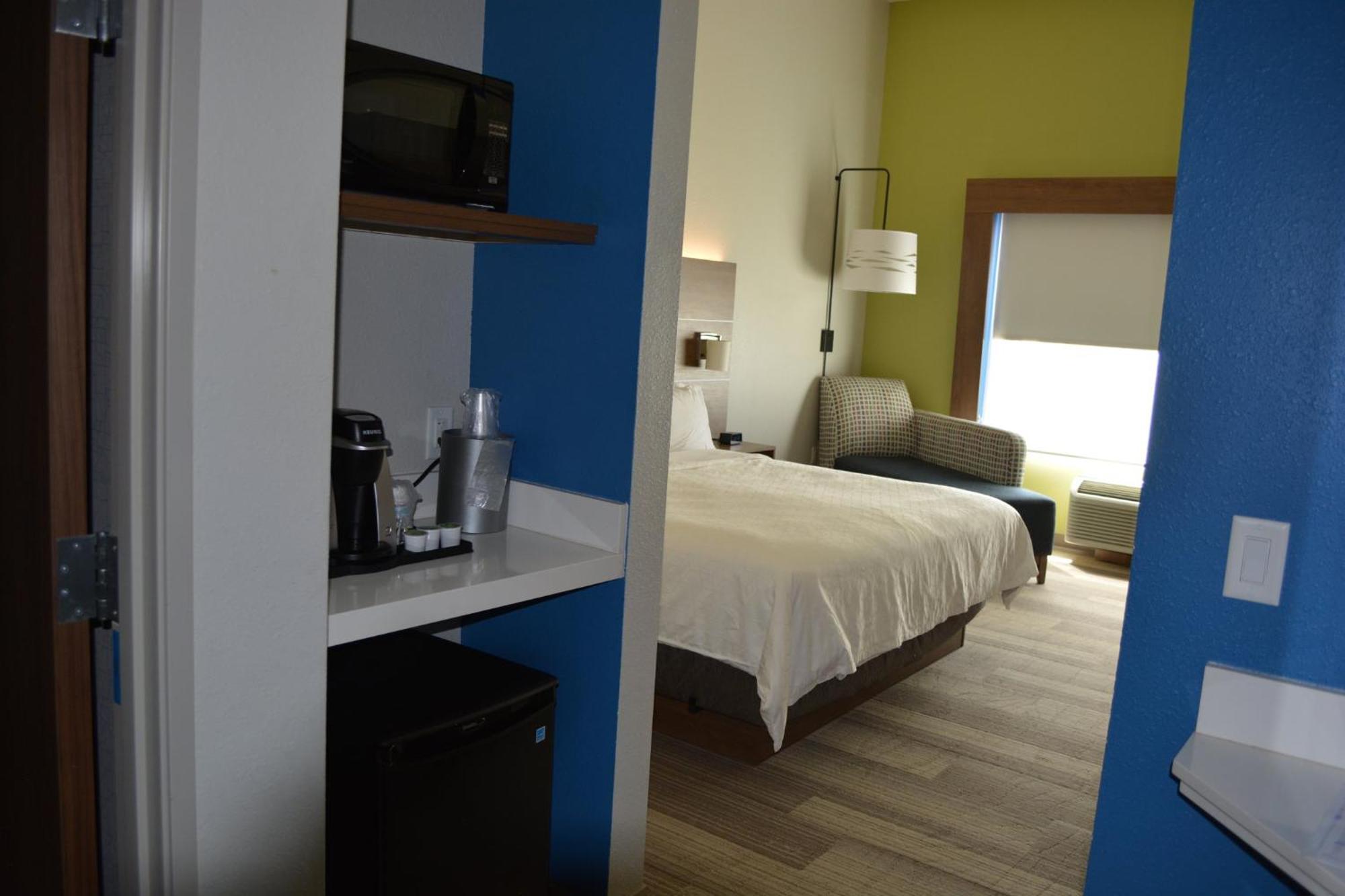 Holiday Inn Express & Suites Liberal Esterno foto