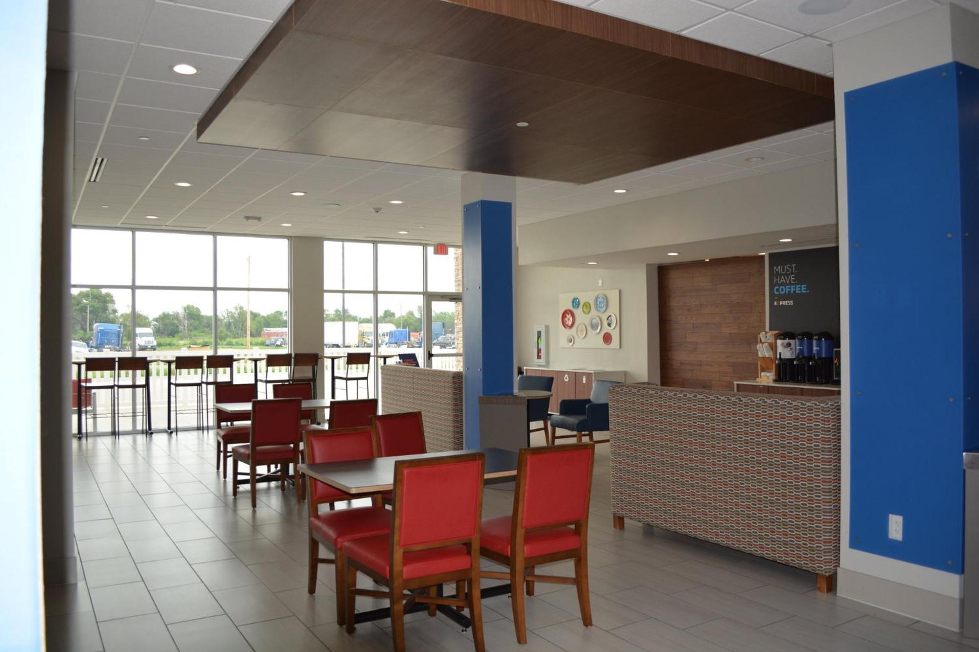 Holiday Inn Express & Suites Liberal Esterno foto