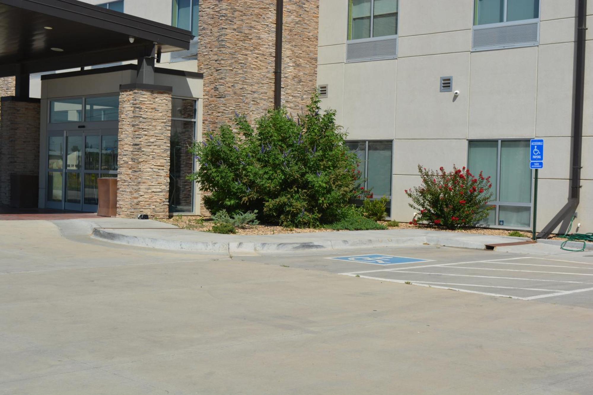 Holiday Inn Express & Suites Liberal Esterno foto