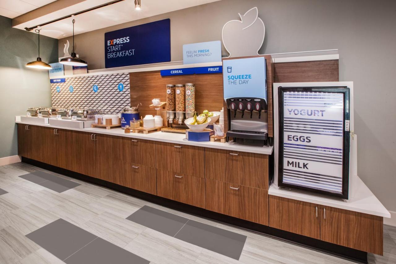 Holiday Inn Express & Suites Liberal Esterno foto