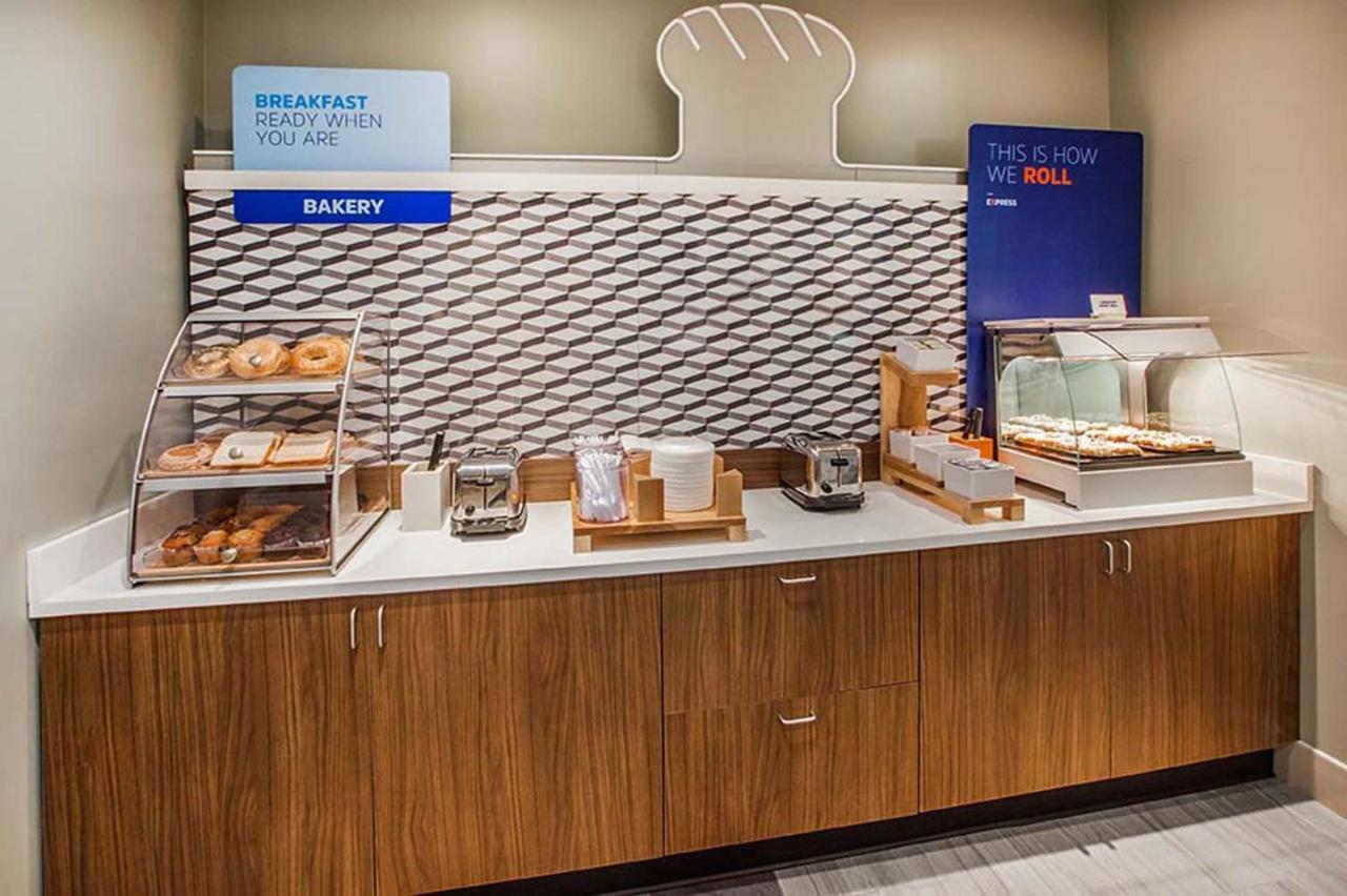 Holiday Inn Express & Suites Liberal Esterno foto