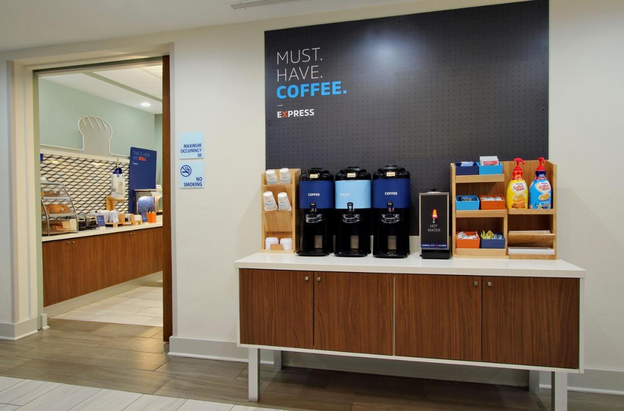 Holiday Inn Express & Suites Liberal Esterno foto